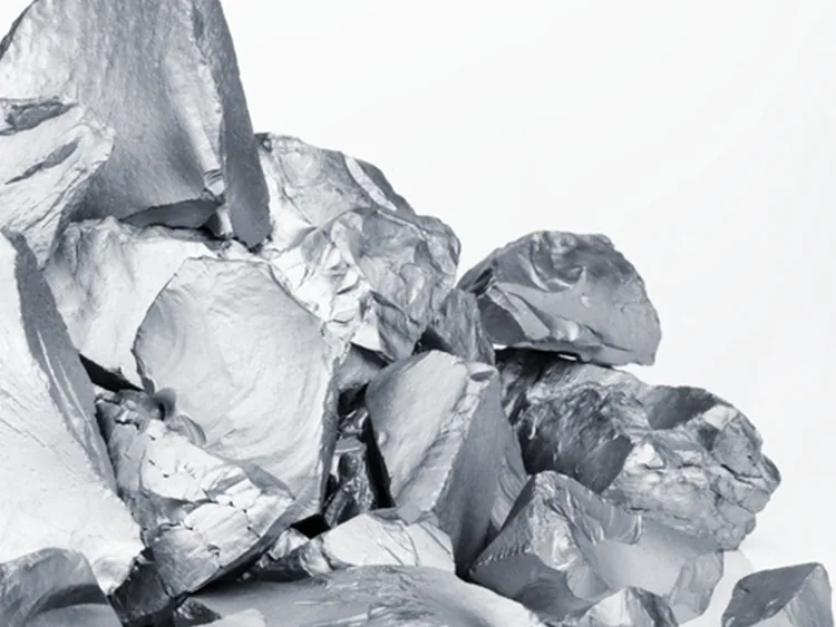 Broken chunks of silvery polysilicon